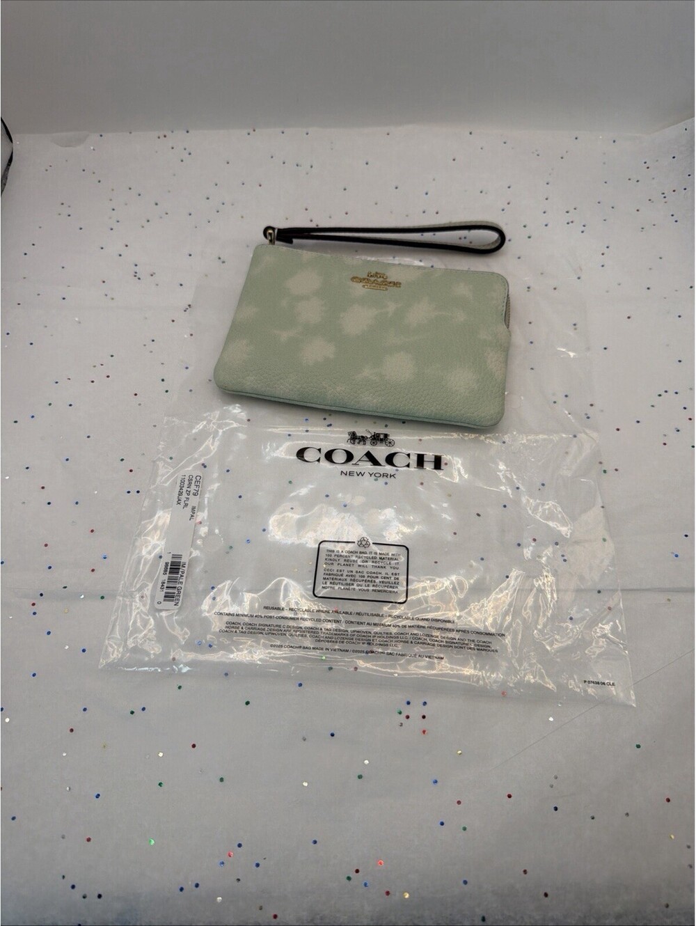 NWT Coach Corner Zip Wristlet CEF79 Pale Green Floral Print Leather Wallet - Picture 1 of 8